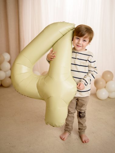 Fotógrafo infantil en Alicante capturando sesión Smash Cake
