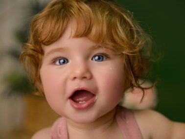 Smash Cake infantil en Alicante con ambiente cálido y natural