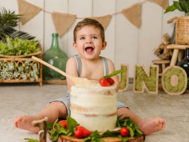 Sesión Smash Cake creativa en Alicante con decoración personalizada