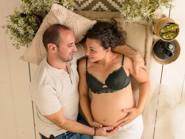 Reportaje fotográfico premamá en Alicante – recuerdos del embarazo en pareja